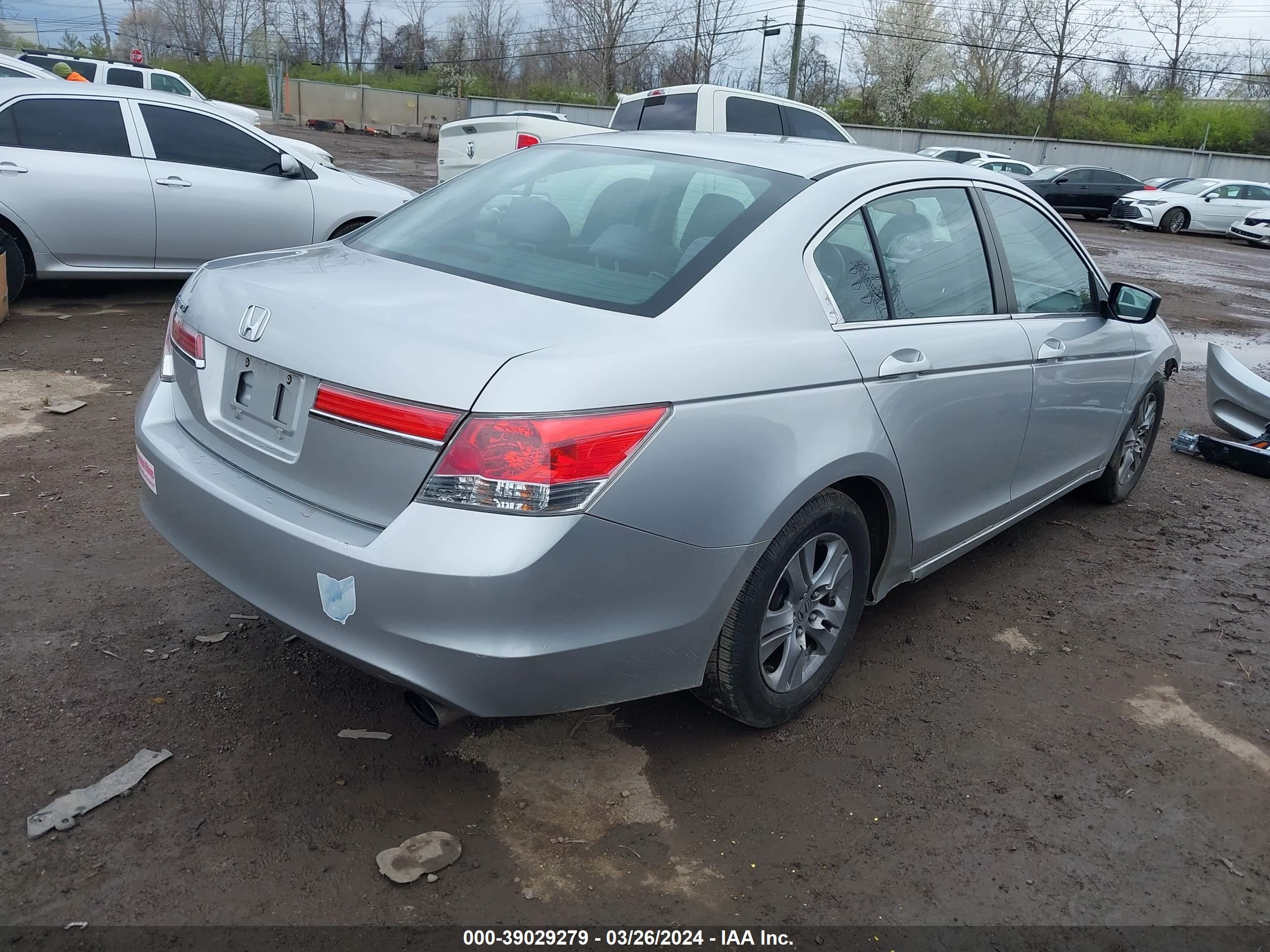 Photo 3 VIN: 1HGCP2F45CA155884 - HONDA ACCORD 