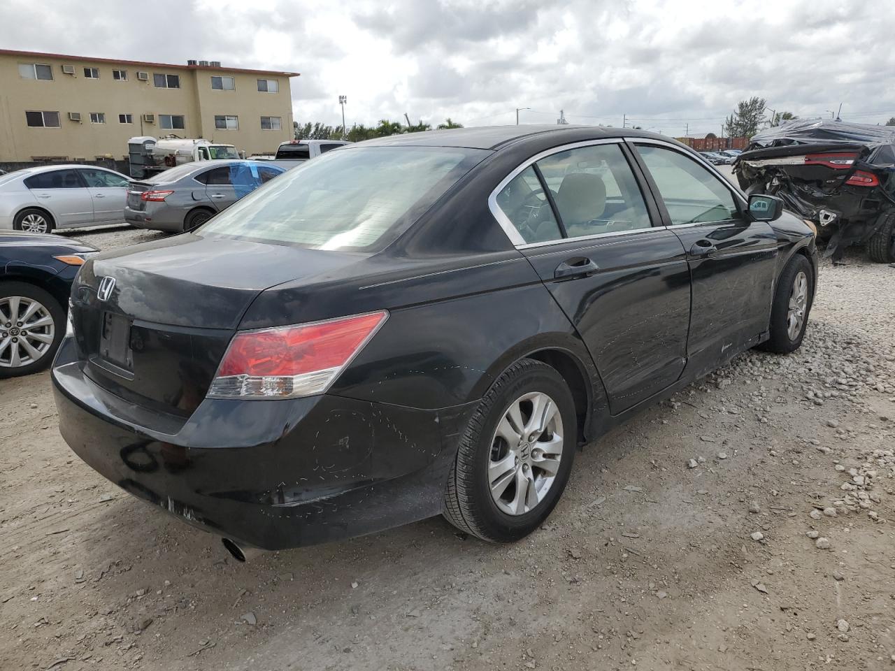 Photo 2 VIN: 1HGCP2F46AA121692 - HONDA ACCORD 