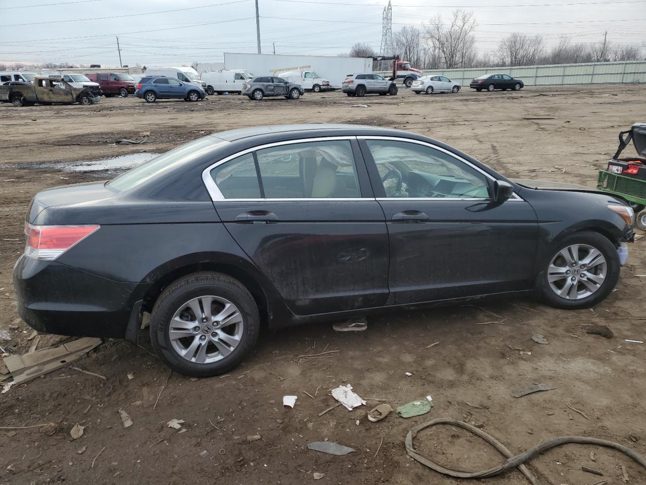 Photo 2 VIN: 1HGCP2F46BA018760 - HONDA ACCORD 