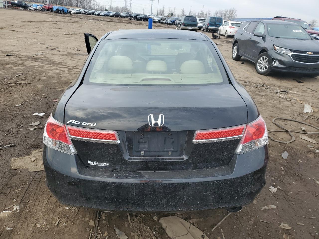 Photo 5 VIN: 1HGCP2F46BA018760 - HONDA ACCORD 