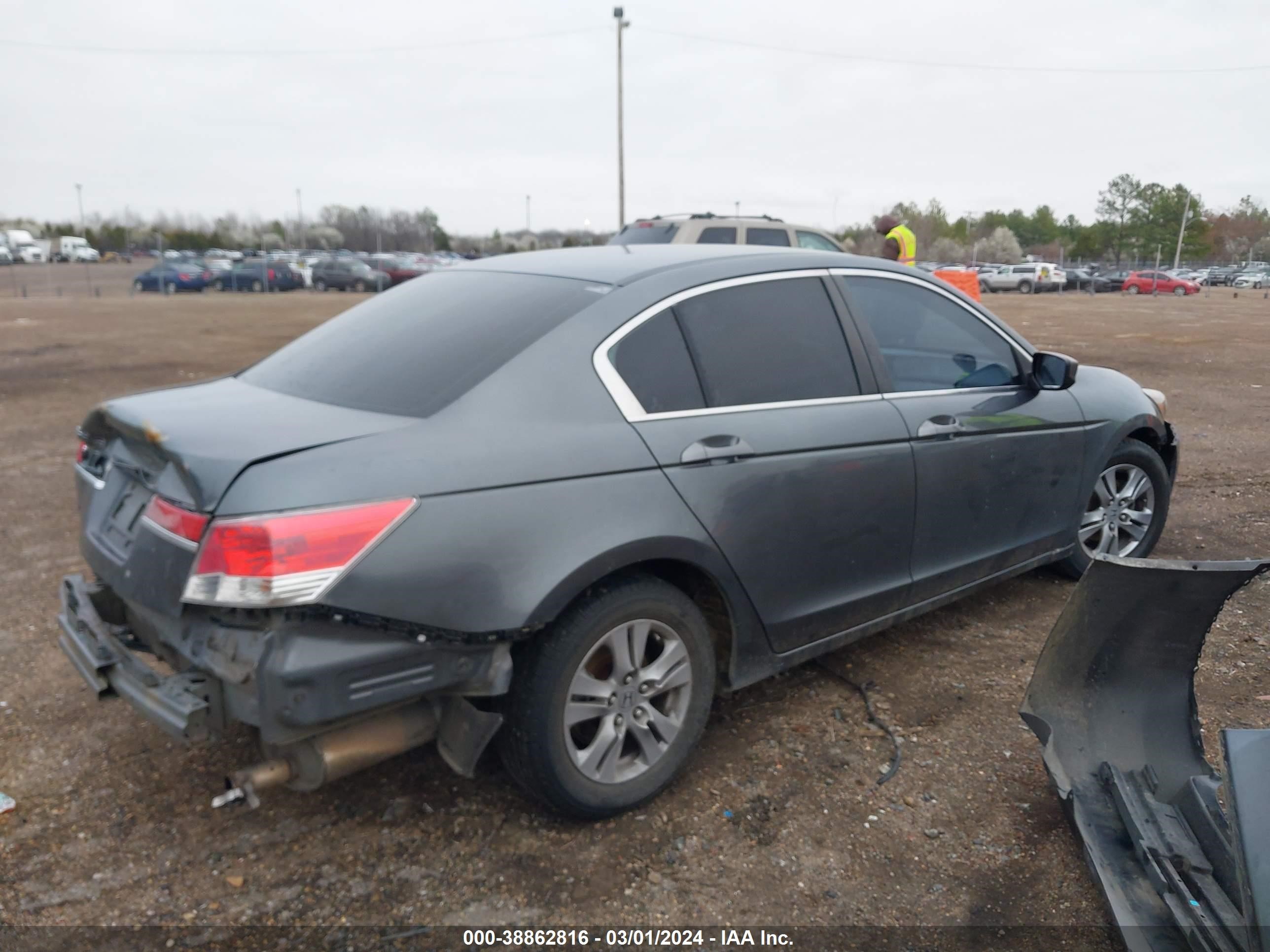 Photo 3 VIN: 1HGCP2F46BA126019 - HONDA ACCORD 