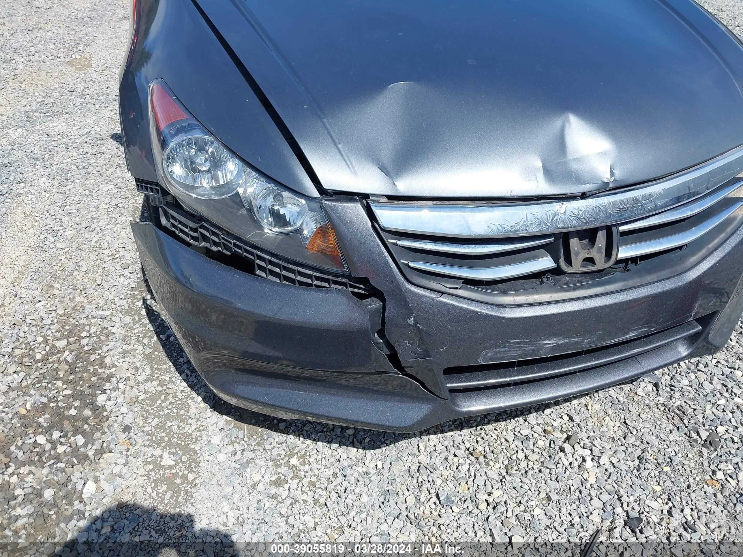 Photo 5 VIN: 1HGCP2F46BA141765 - HONDA ACCORD 