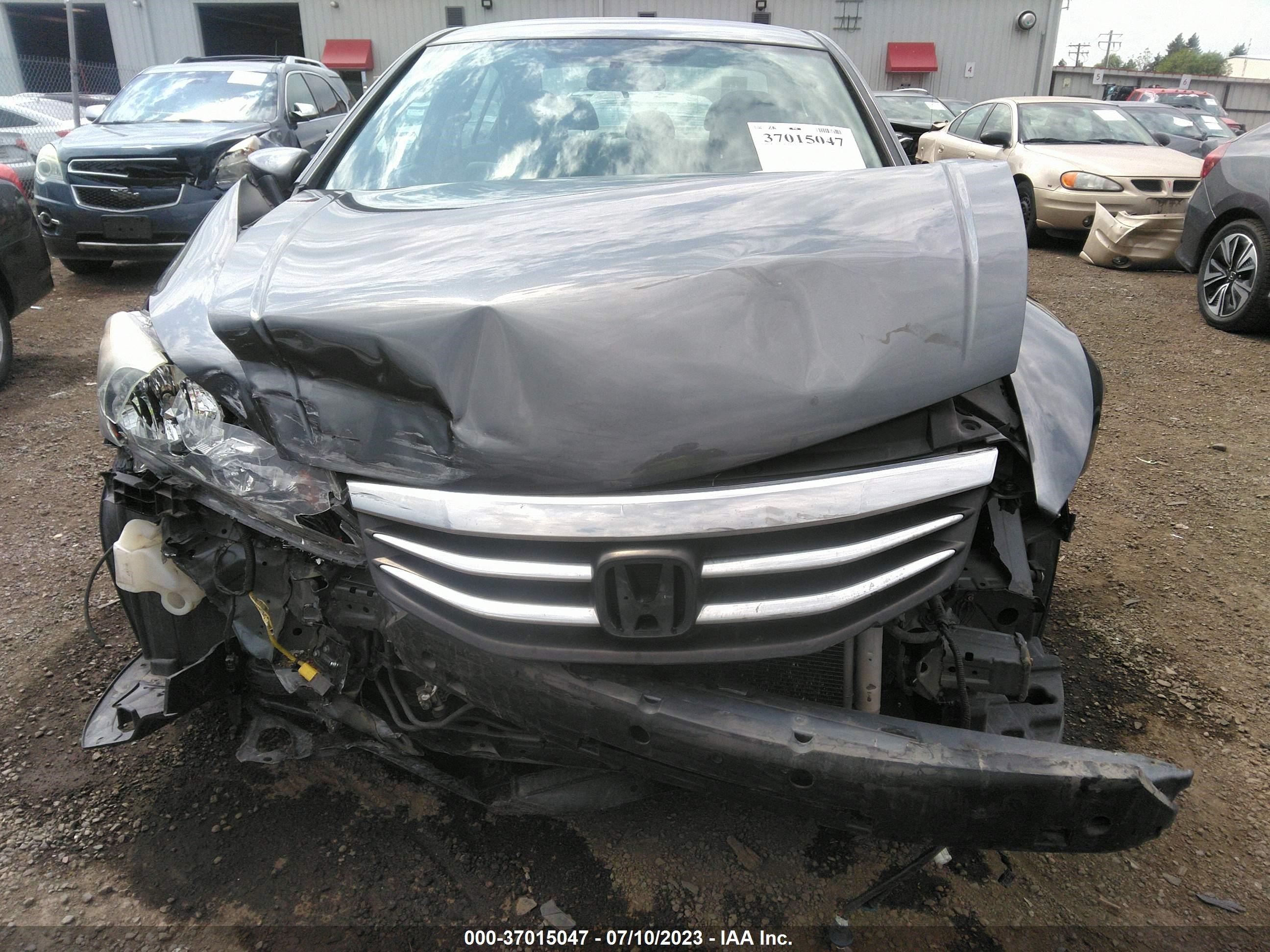 Photo 12 VIN: 1HGCP2F46CA020218 - HONDA ACCORD 