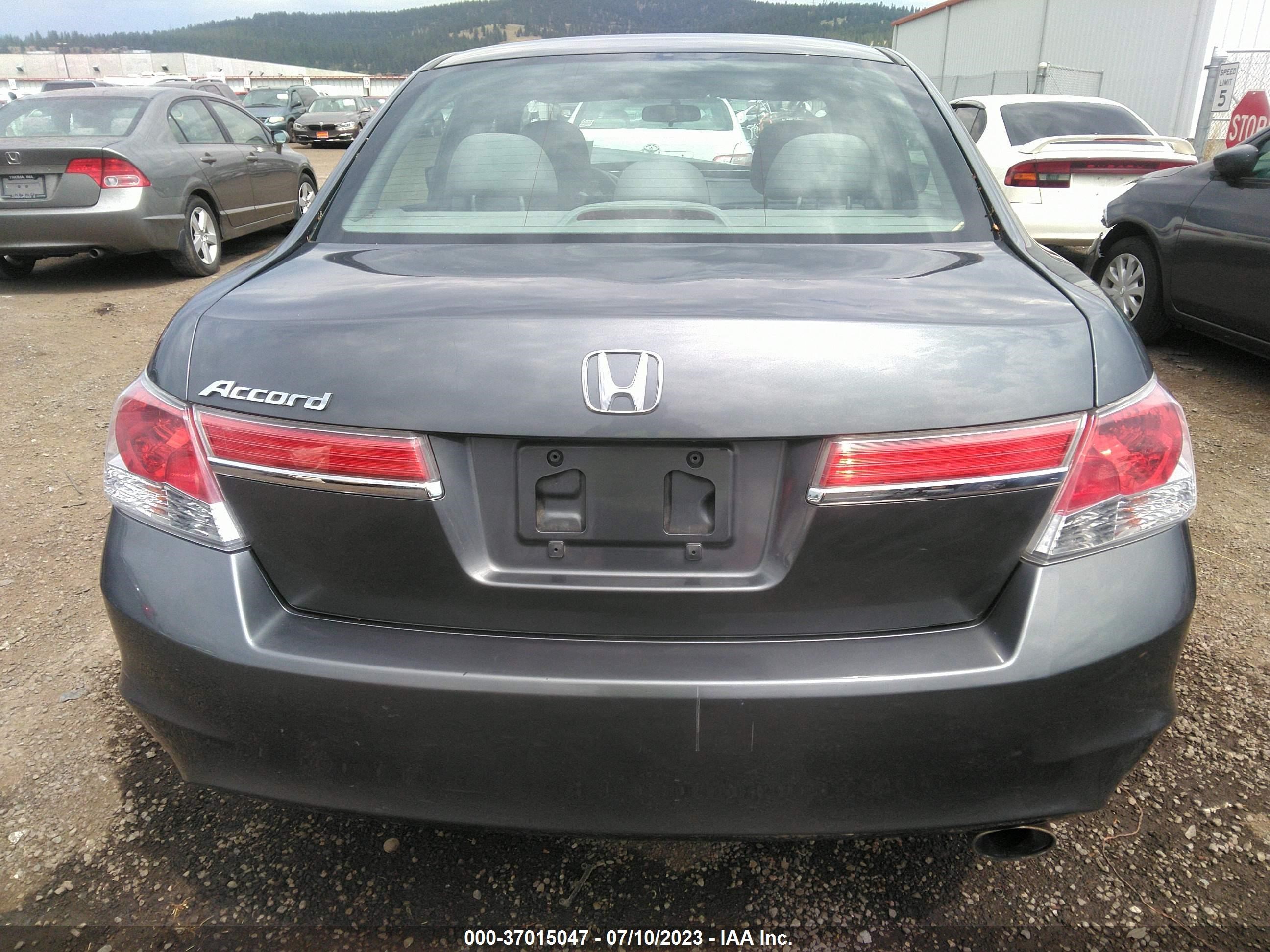 Photo 16 VIN: 1HGCP2F46CA020218 - HONDA ACCORD 