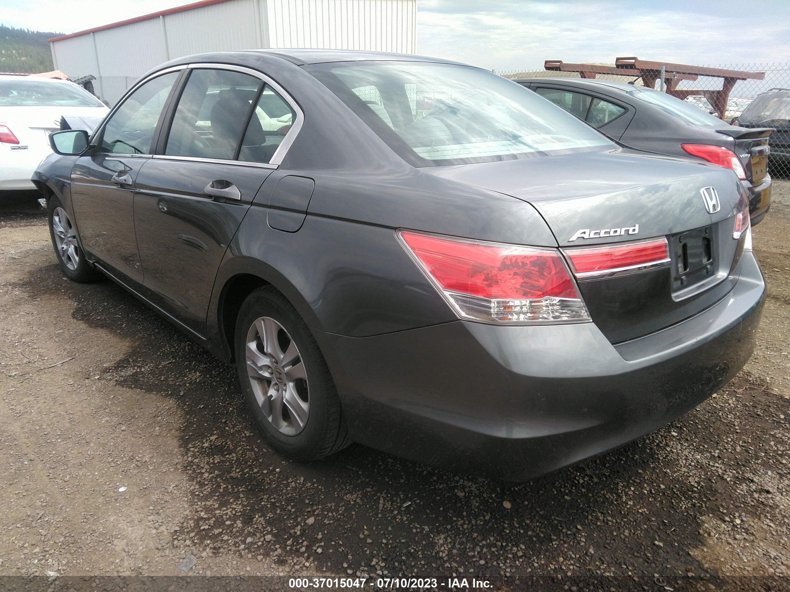 Photo 2 VIN: 1HGCP2F46CA020218 - HONDA ACCORD 