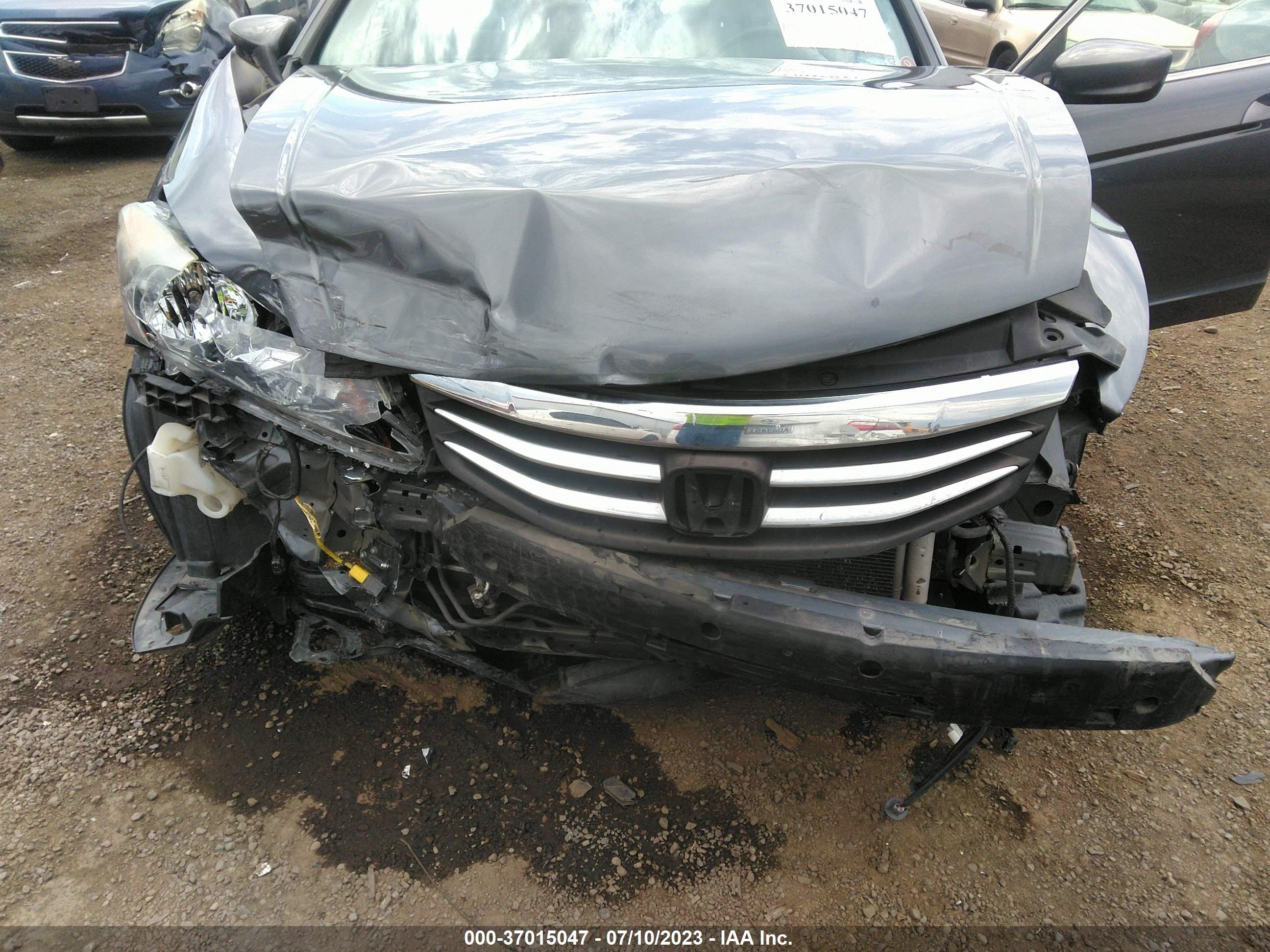 Photo 5 VIN: 1HGCP2F46CA020218 - HONDA ACCORD 