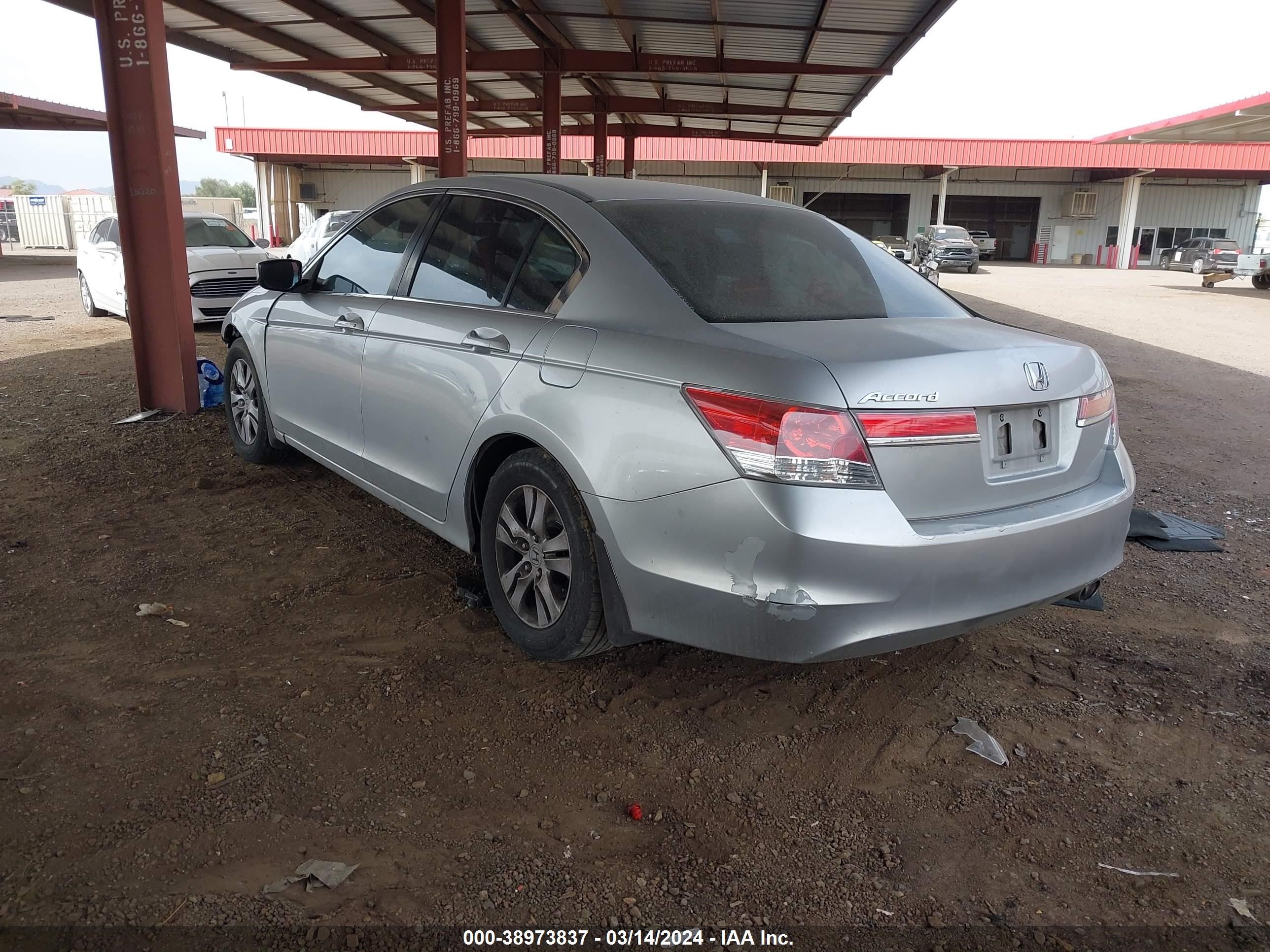 Photo 2 VIN: 1HGCP2F46CA230768 - HONDA ACCORD 