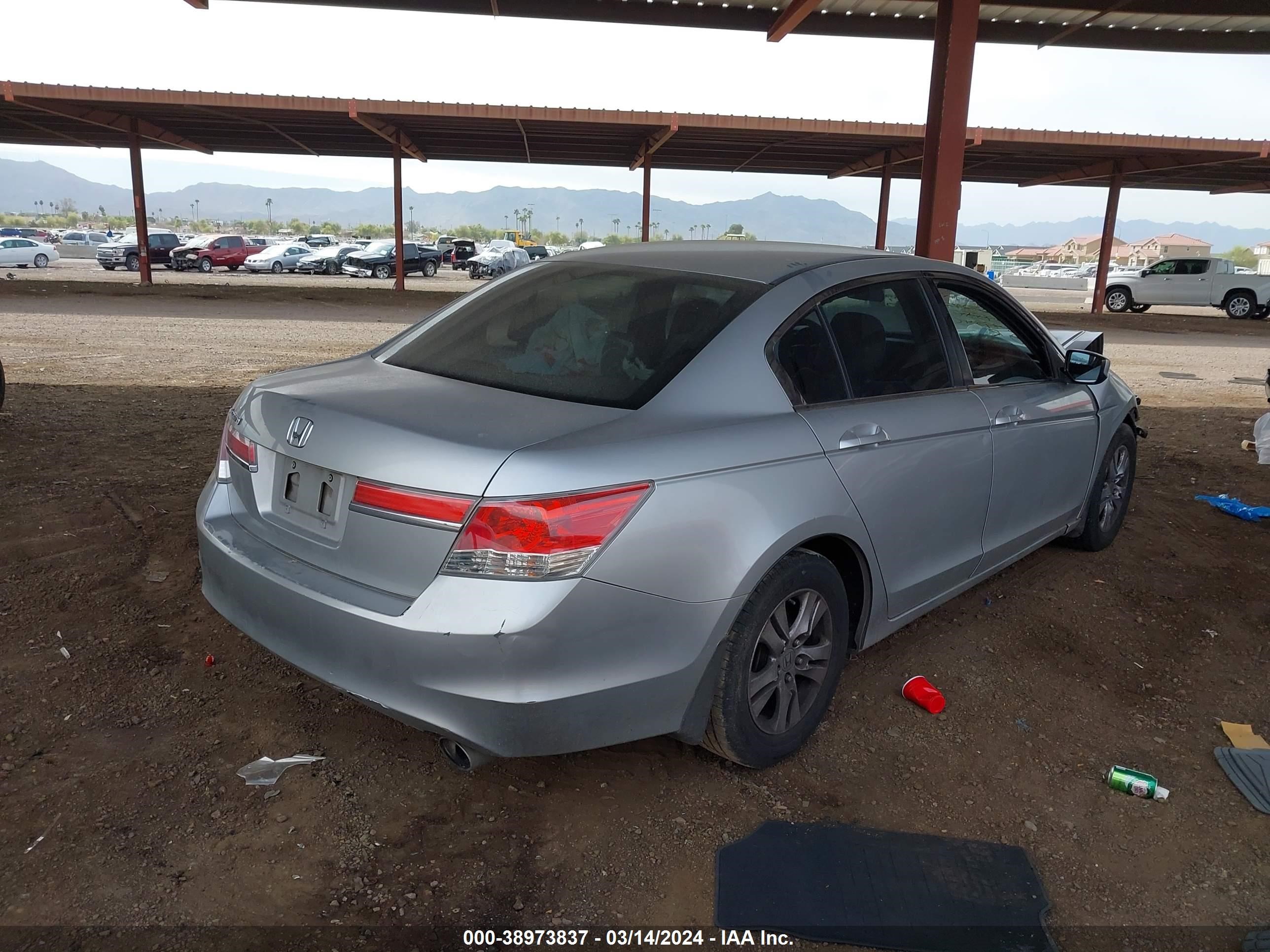 Photo 3 VIN: 1HGCP2F46CA230768 - HONDA ACCORD 