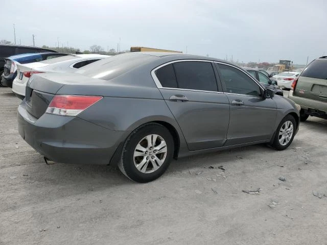 Photo 2 VIN: 1HGCP2F47AA124519 - HONDA ACCORD LXP 