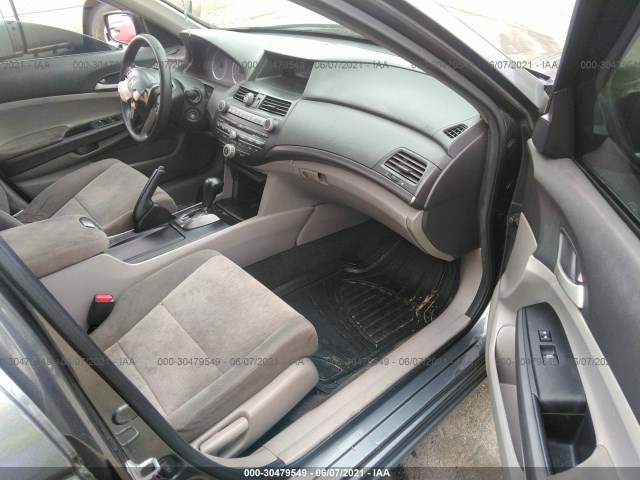 Photo 4 VIN: 1HGCP2F47AA182551 - HONDA ACCORD SDN 