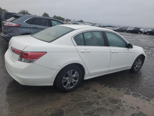 Photo 2 VIN: 1HGCP2F47BA048771 - HONDA ACCORD LXP 