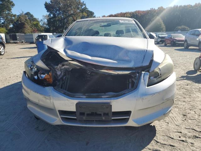 Photo 4 VIN: 1HGCP2F47BA120228 - HONDA ACCORD LXP 