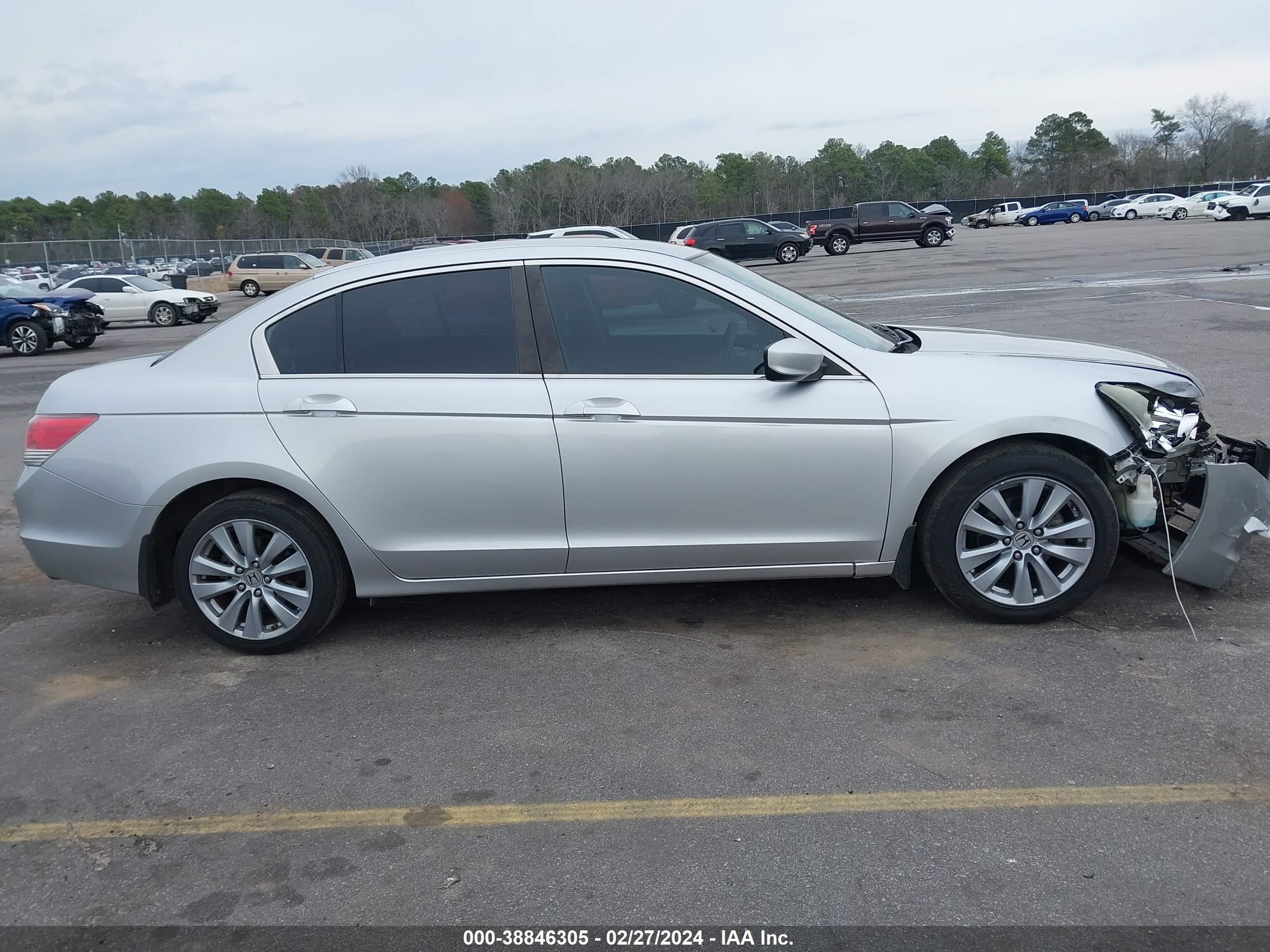 Photo 12 VIN: 1HGCP2F48AA102111 - HONDA ACCORD 