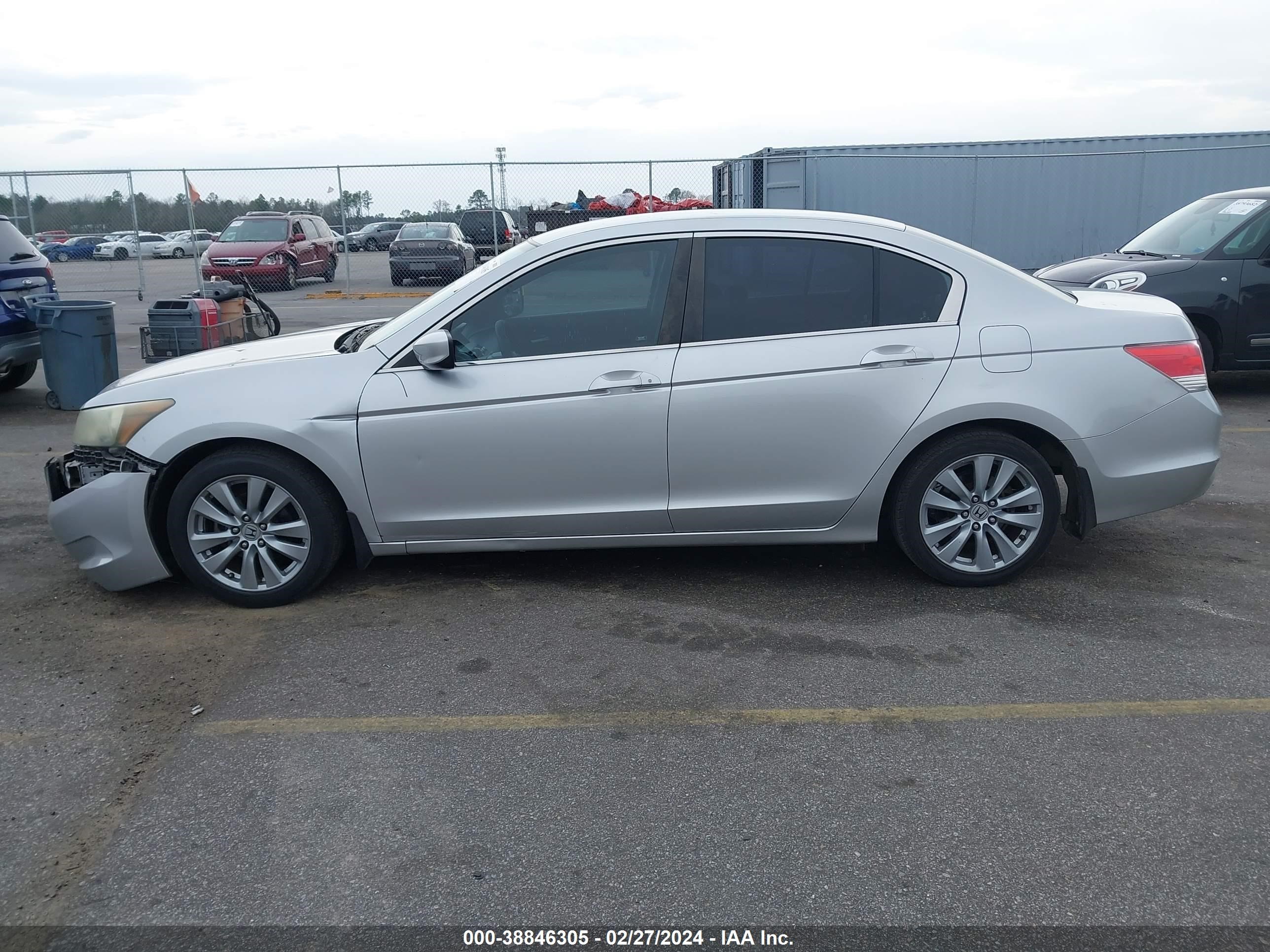 Photo 13 VIN: 1HGCP2F48AA102111 - HONDA ACCORD 