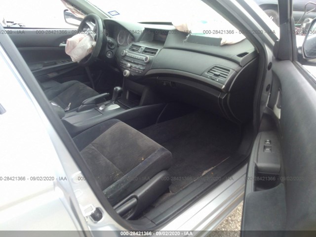 Photo 4 VIN: 1HGCP2F48AA137991 - HONDA ACCORD SDN 