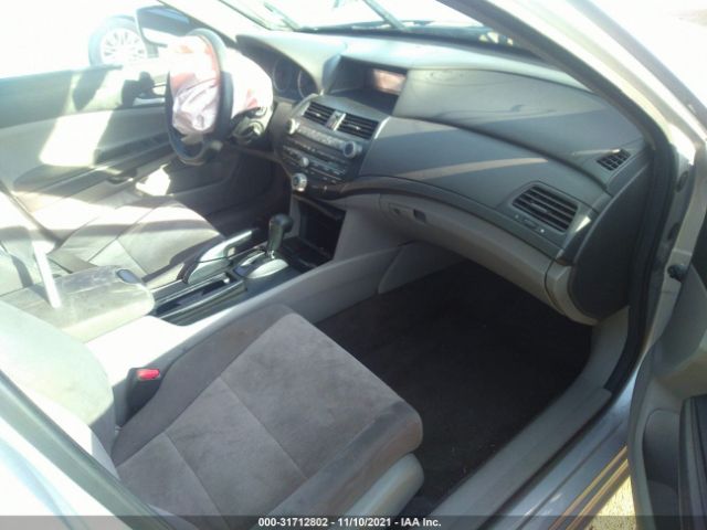 Photo 4 VIN: 1HGCP2F48AA146402 - HONDA ACCORD SDN 