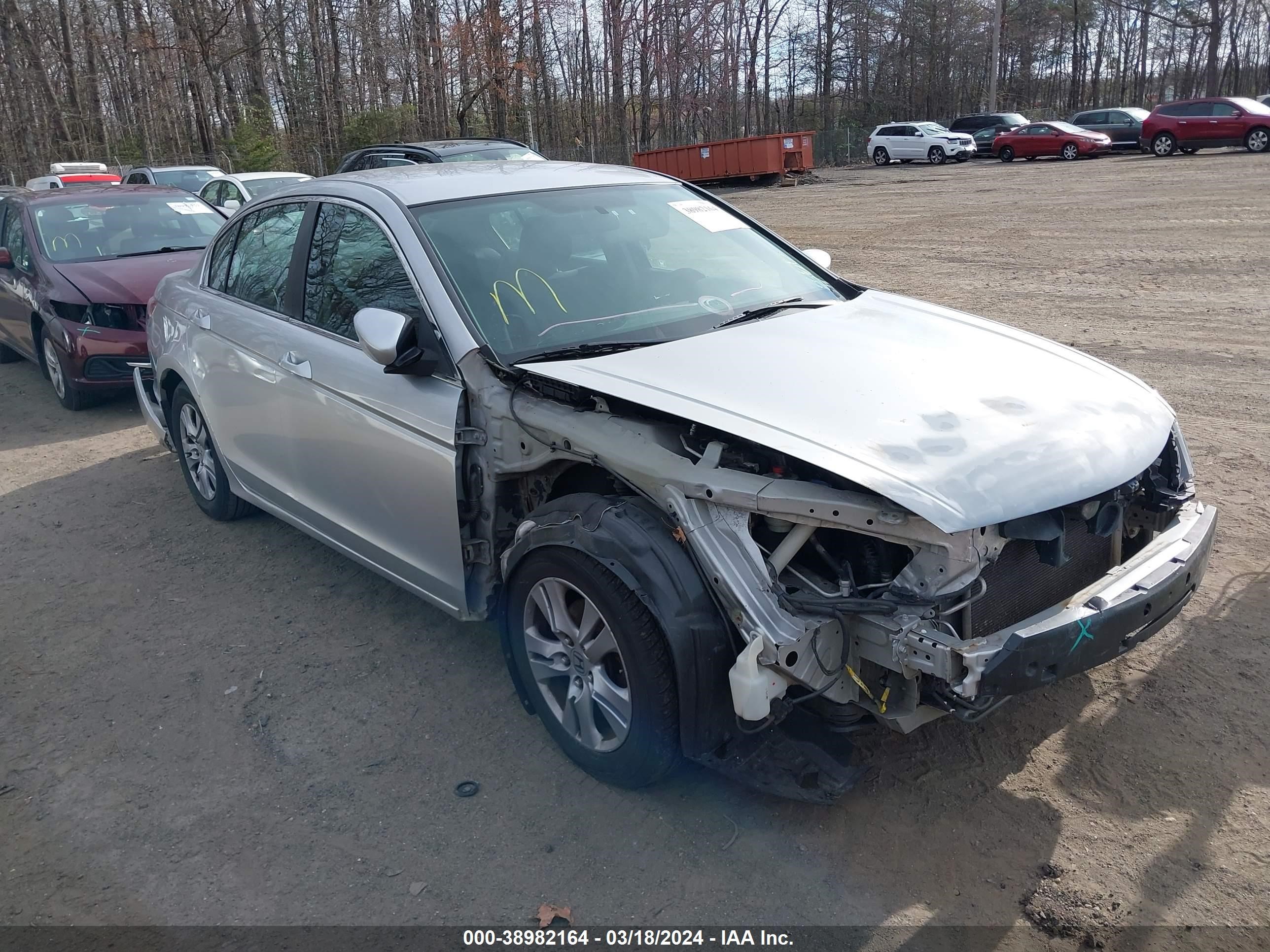 Photo 0 VIN: 1HGCP2F48BA099924 - HONDA ACCORD 