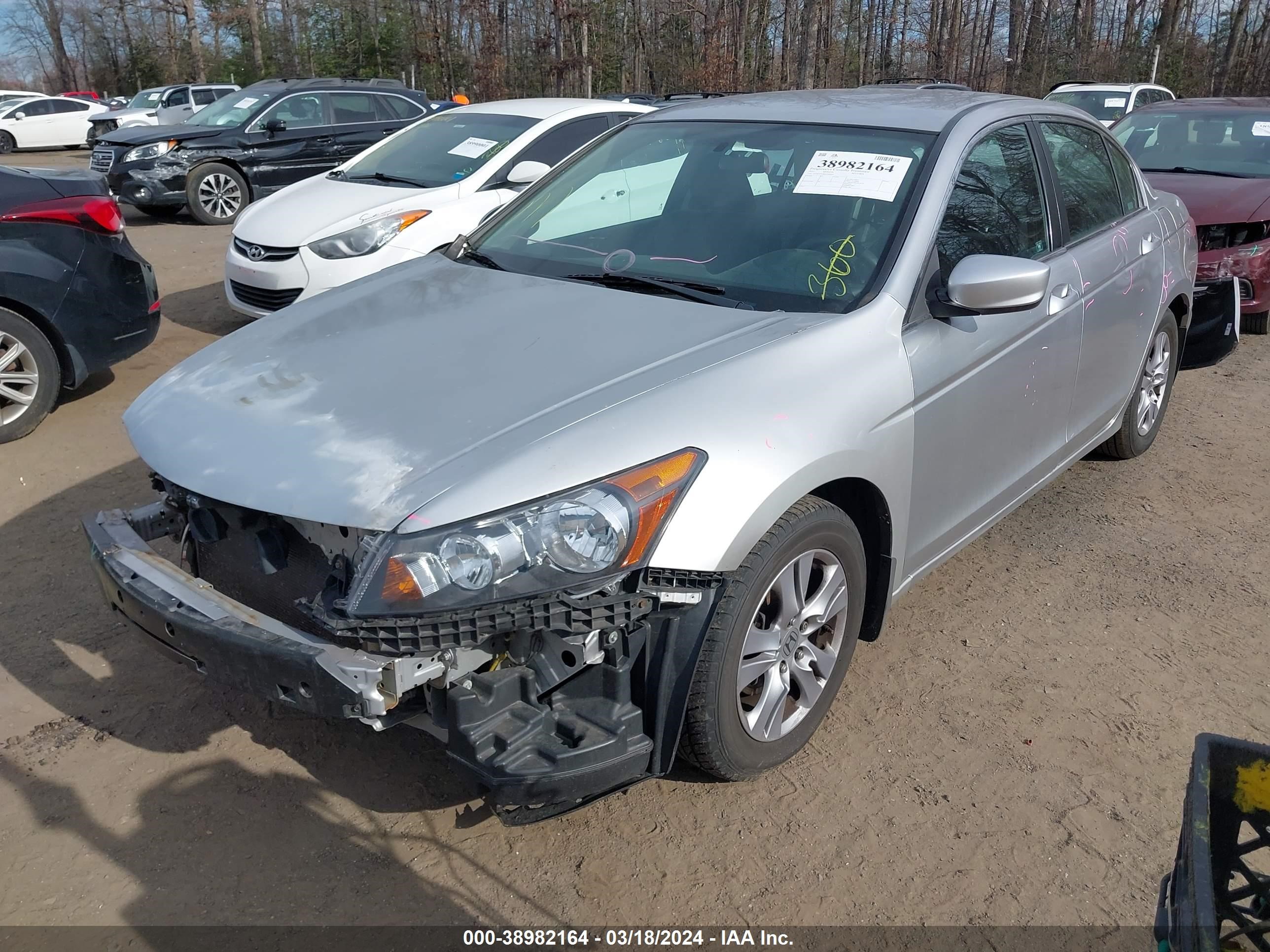 Photo 1 VIN: 1HGCP2F48BA099924 - HONDA ACCORD 