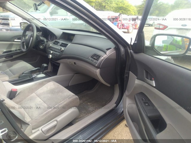 Photo 4 VIN: 1HGCP2F49AA018850 - HONDA ACCORD LXP 