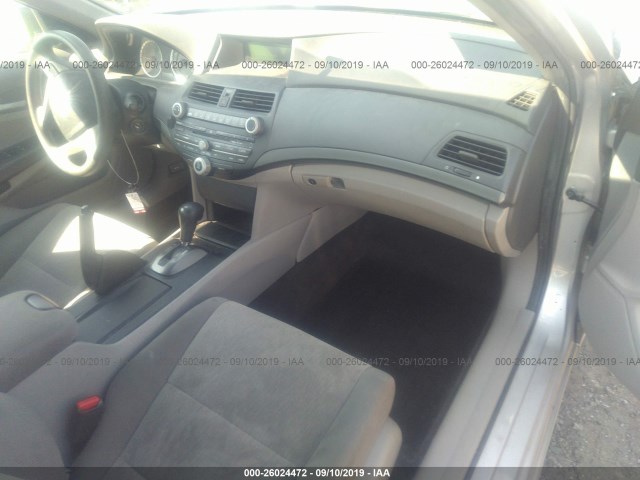 Photo 4 VIN: 1HGCP2F49AA029217 - HONDA ACCORD SDN 