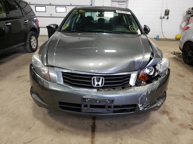 Photo 8 VIN: 1HGCP2F49AA110489 - HONDA ACCORD LXP 