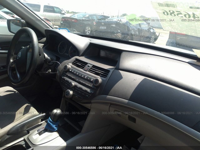 Photo 4 VIN: 1HGCP2F49CA103657 - HONDA ACCORD SDN 