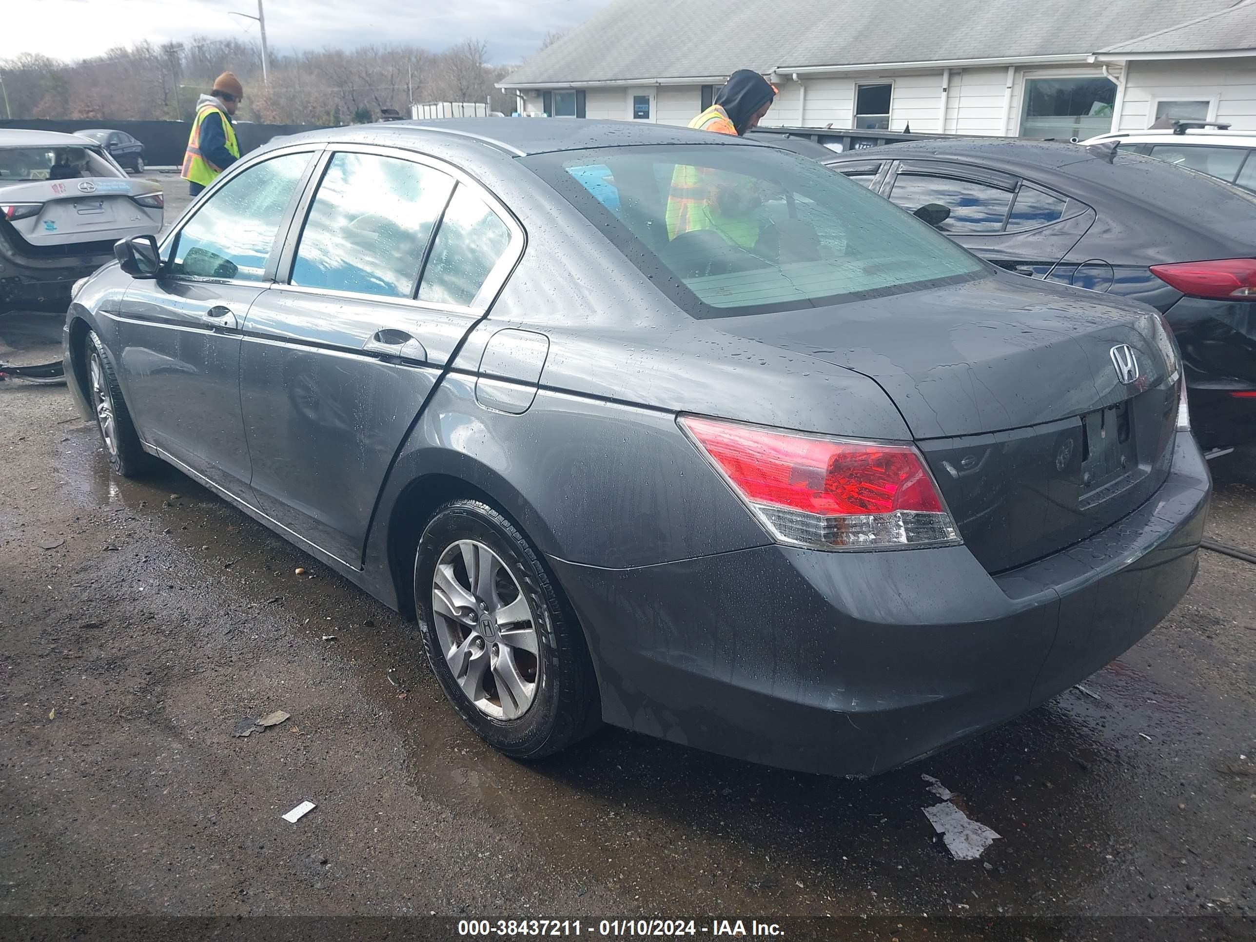 Photo 2 VIN: 1HGCP2F49CA182697 - HONDA ACCORD 