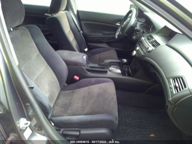 Photo 4 VIN: 1HGCP2F4XAA084002 - HONDA ACCORD SDN 