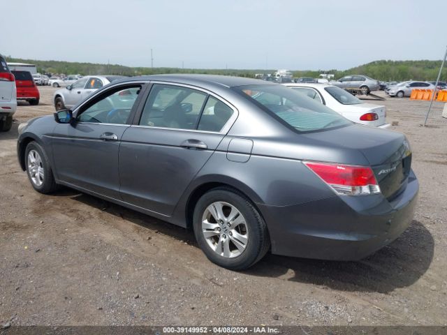 Photo 2 VIN: 1HGCP2F4XAA118181 - HONDA ACCORD 