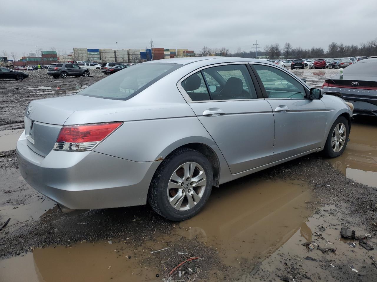 Photo 2 VIN: 1HGCP2F4XAA159183 - HONDA ACCORD 