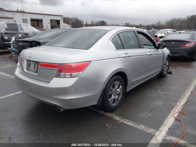 Photo 3 VIN: 1HGCP2F4XCA173135 - HONDA ACCORD 