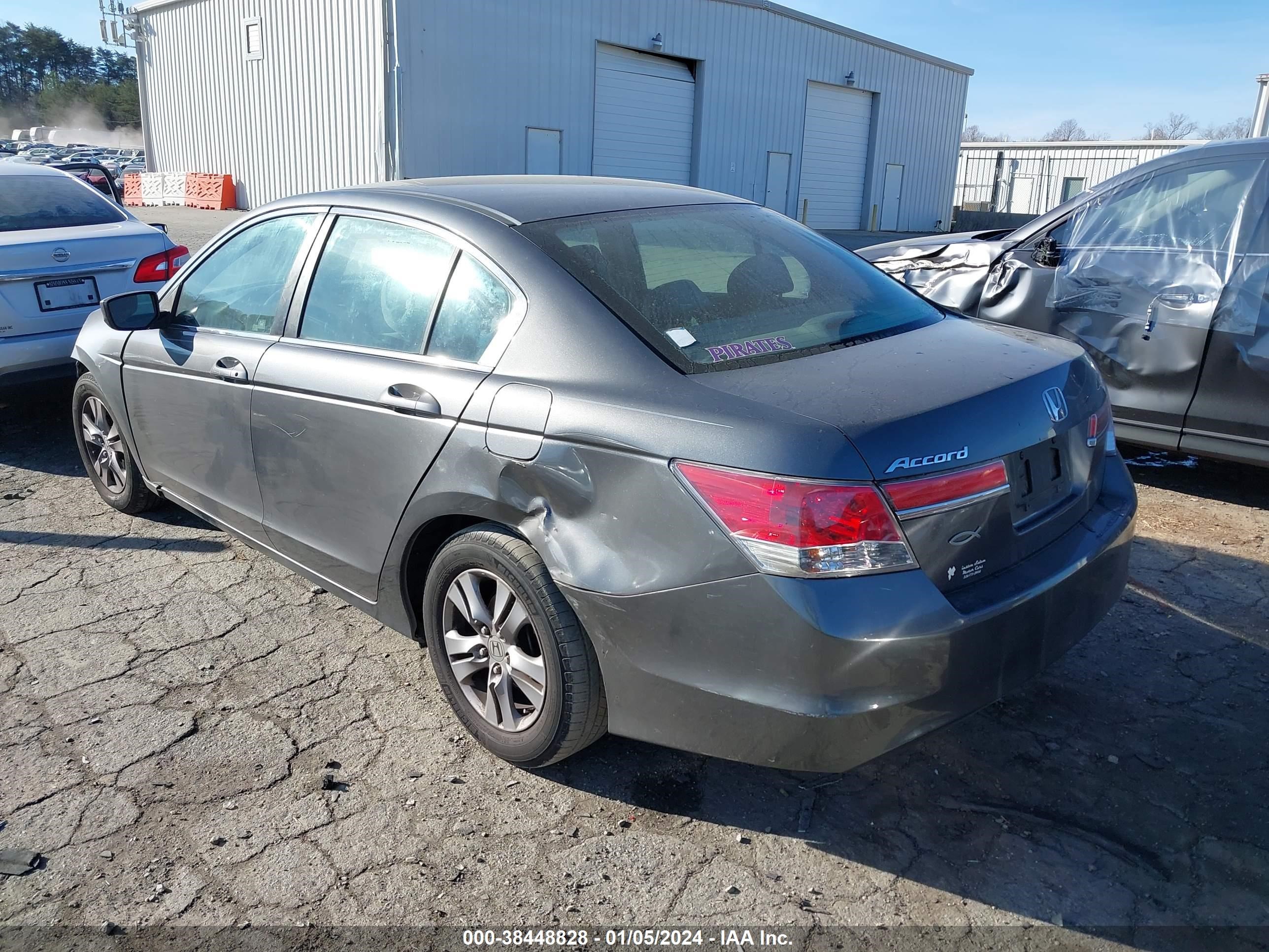 Photo 2 VIN: 1HGCP2F4XCA203816 - HONDA ACCORD 