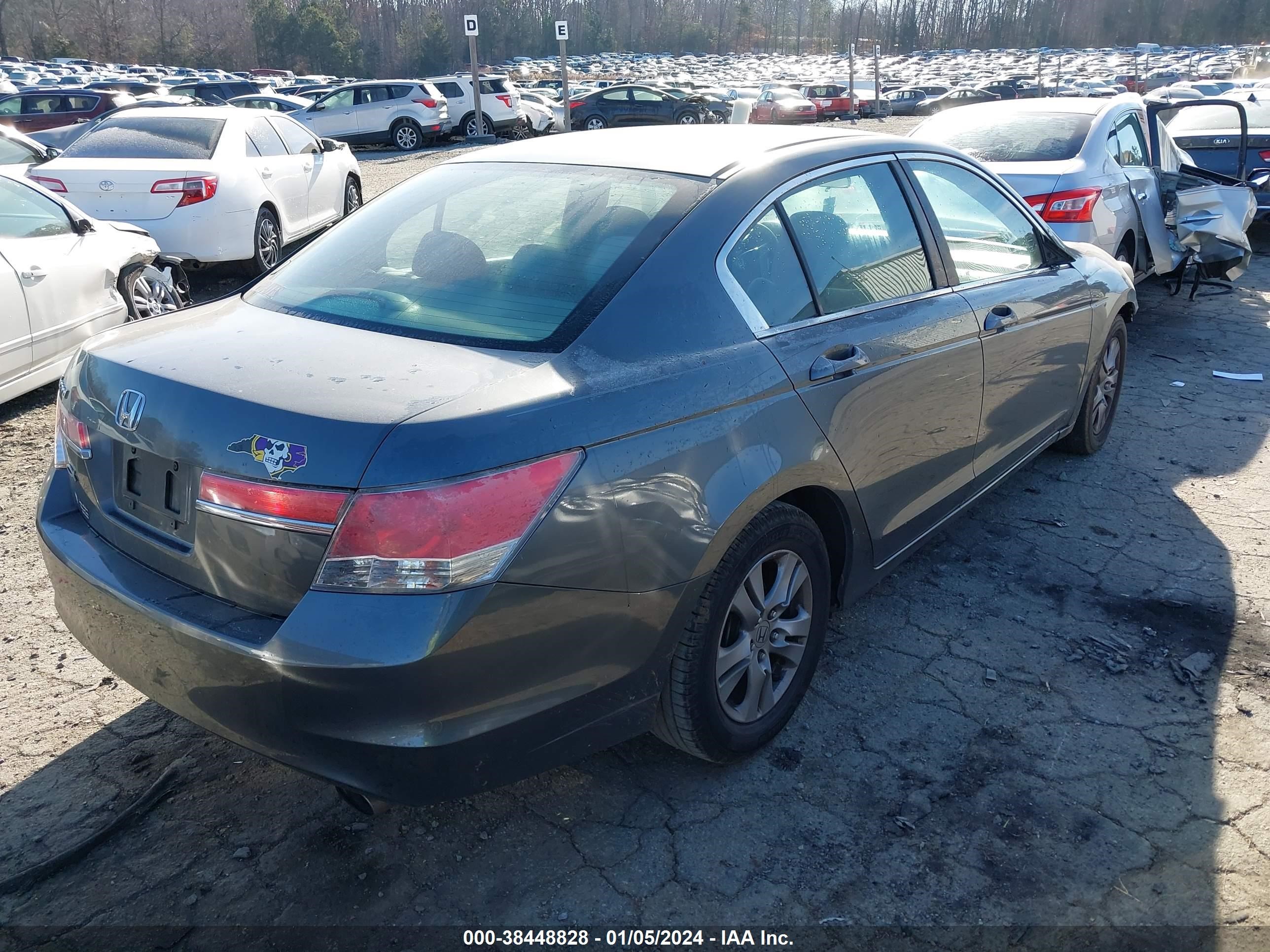 Photo 3 VIN: 1HGCP2F4XCA203816 - HONDA ACCORD 