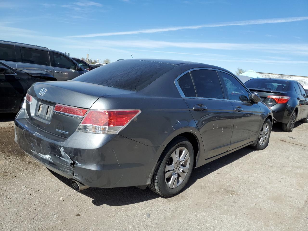 Photo 2 VIN: 1HGCP2F60BA007190 - HONDA ACCORD 