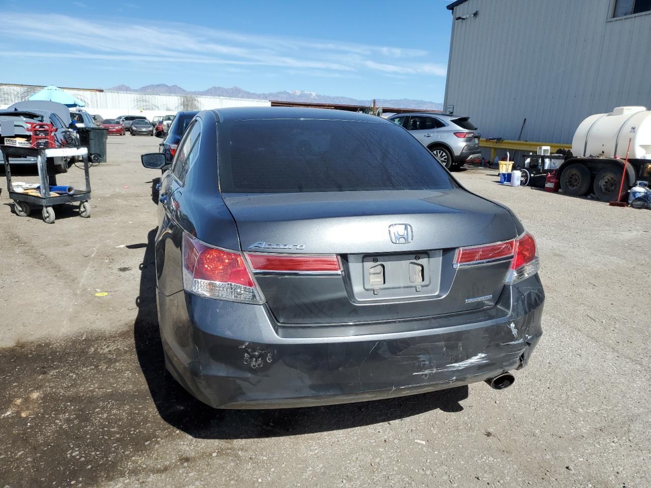 Photo 5 VIN: 1HGCP2F60BA007190 - HONDA ACCORD 