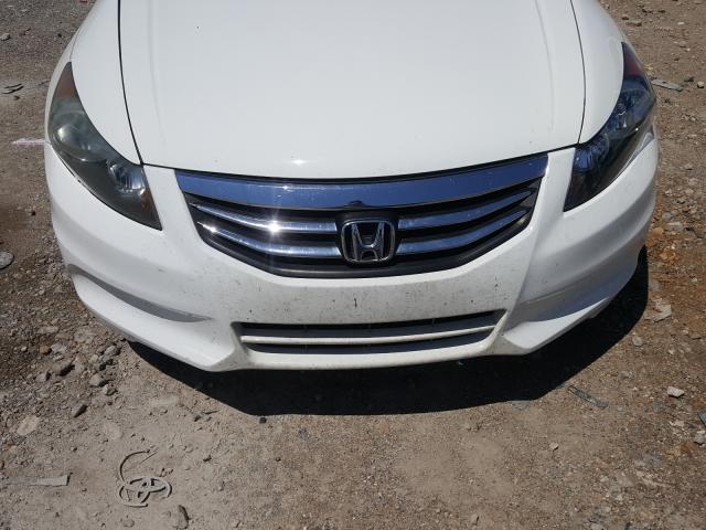 Photo 8 VIN: 1HGCP2F60BA017041 - HONDA ACCORD SE 