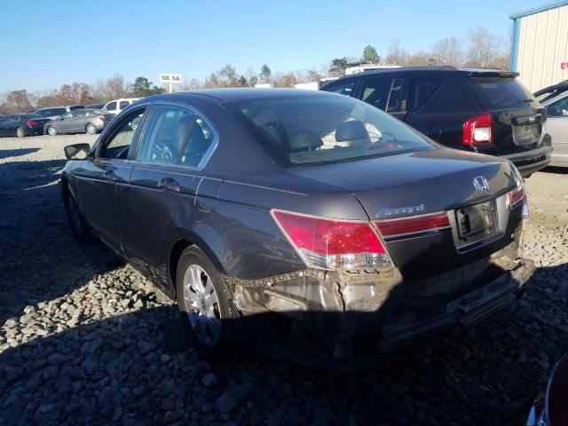 Photo 2 VIN: 1HGCP2F60BA031912 - HONDA ACCORD 