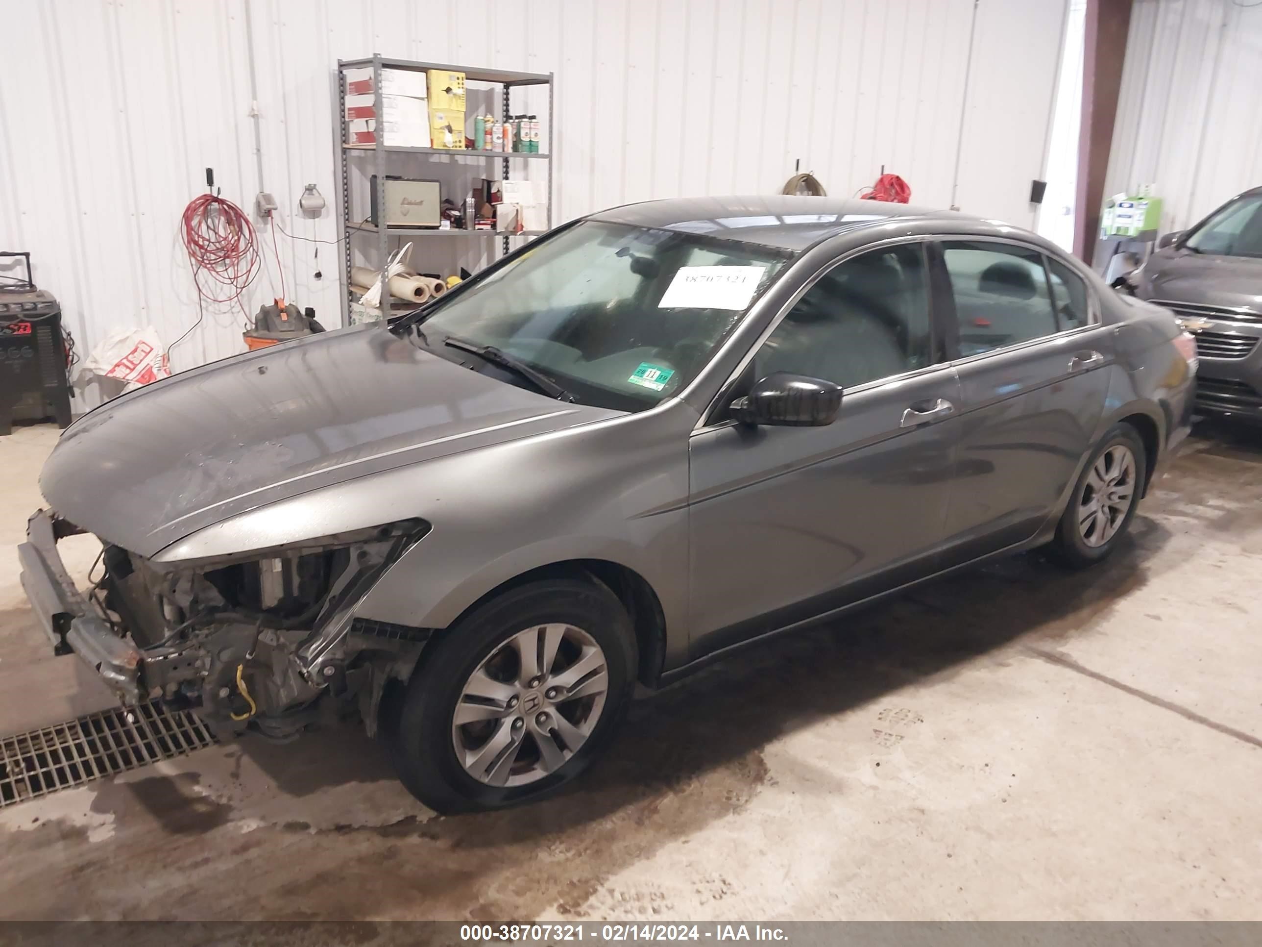 Photo 1 VIN: 1HGCP2F60CA027117 - HONDA ACCORD 