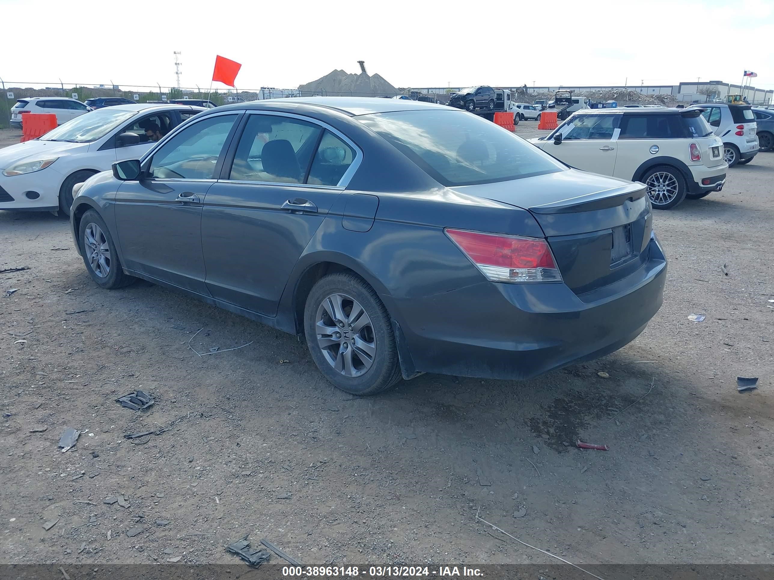 Photo 2 VIN: 1HGCP2F60CA071764 - HONDA ACCORD 