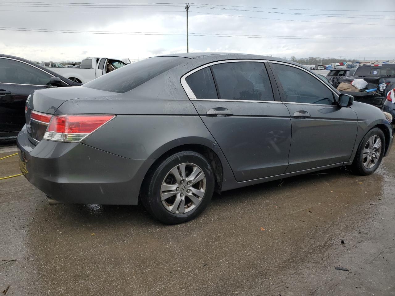 Photo 2 VIN: 1HGCP2F60CA175090 - HONDA ACCORD 