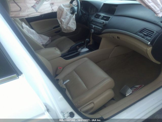 Photo 4 VIN: 1HGCP2F61BA017100 - HONDA ACCORD SDN 