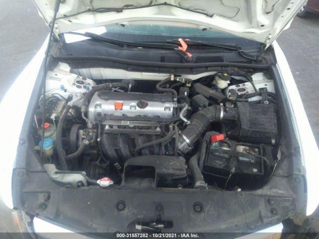 Photo 9 VIN: 1HGCP2F61BA017100 - HONDA ACCORD SDN 