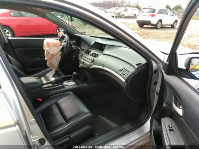 Photo 4 VIN: 1HGCP2F61BA155994 - HONDA ACCORD SDN 