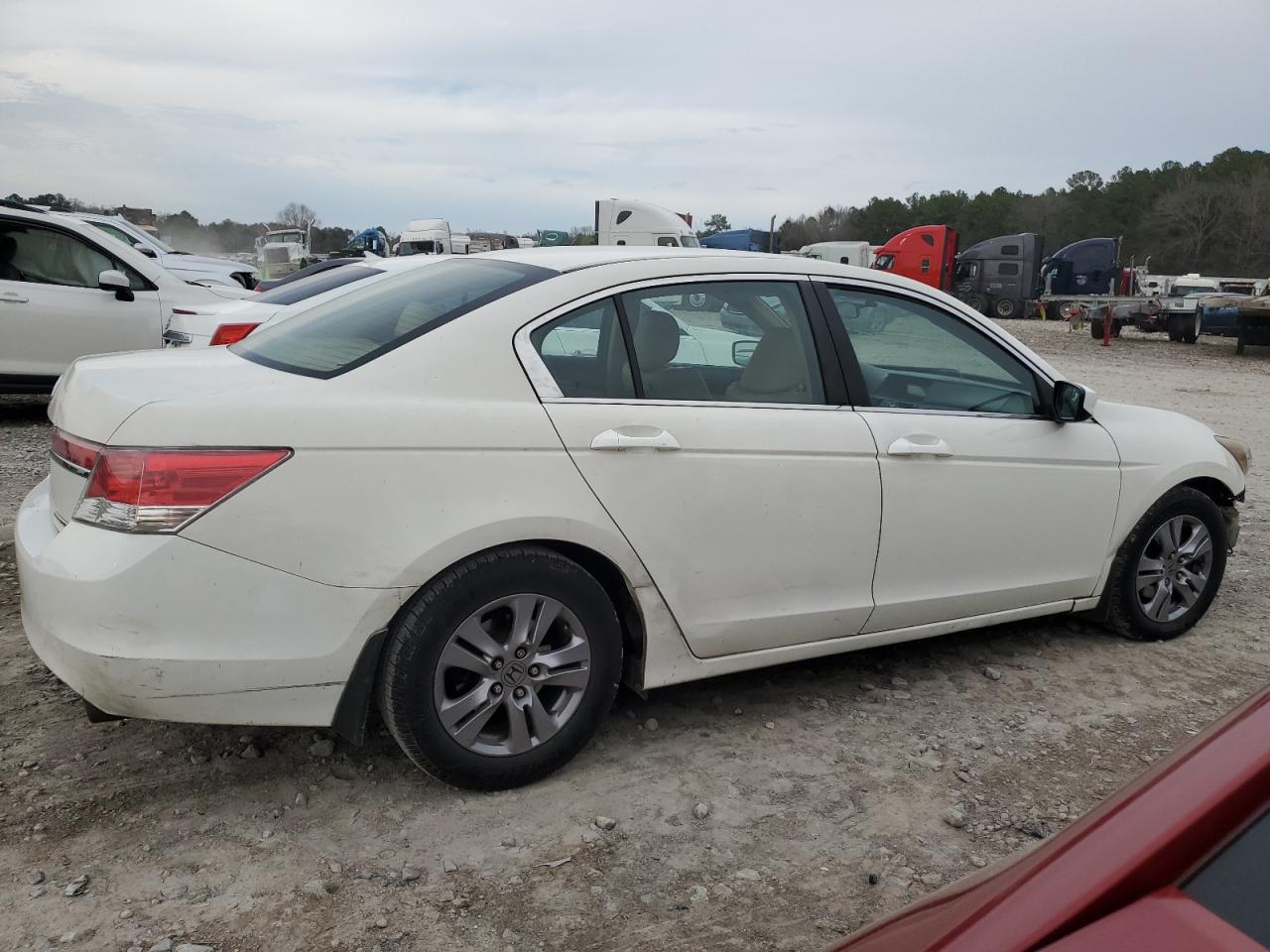 Photo 2 VIN: 1HGCP2F61CA037459 - HONDA ACCORD 