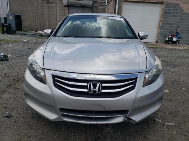 Photo 4 VIN: 1HGCP2F61CA119496 - HONDA ACCORD SE 