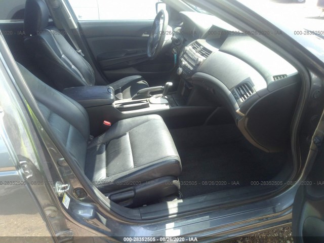 Photo 4 VIN: 1HGCP2F61CA120437 - HONDA ACCORD SDN 