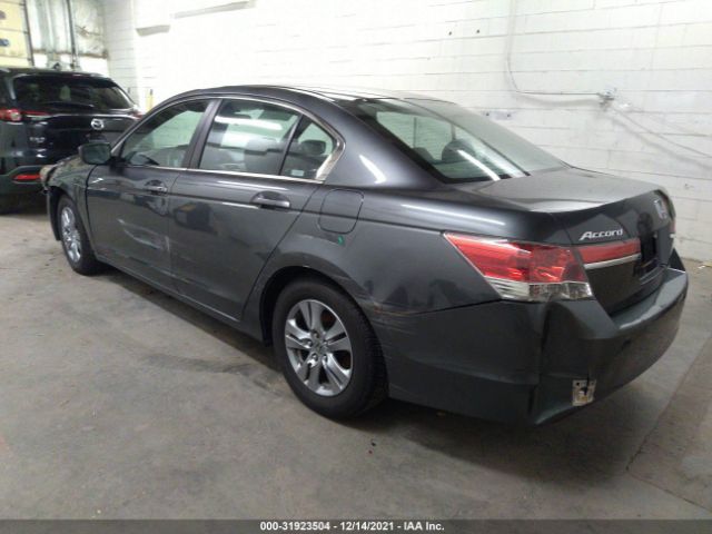 Photo 2 VIN: 1HGCP2F61CA129333 - HONDA ACCORD SDN 