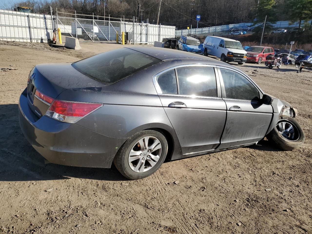 Photo 2 VIN: 1HGCP2F61CA204743 - HONDA ACCORD 