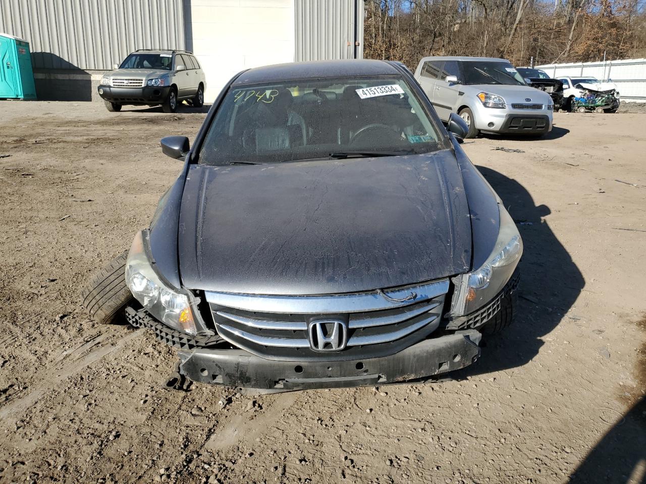 Photo 4 VIN: 1HGCP2F61CA204743 - HONDA ACCORD 