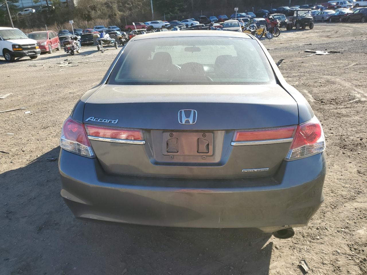 Photo 5 VIN: 1HGCP2F61CA204743 - HONDA ACCORD 